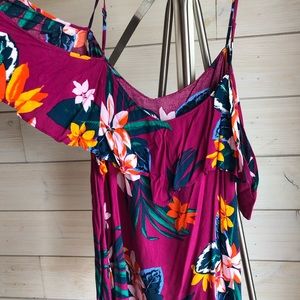 Old Navy Peek a Boo Shoulder Tank